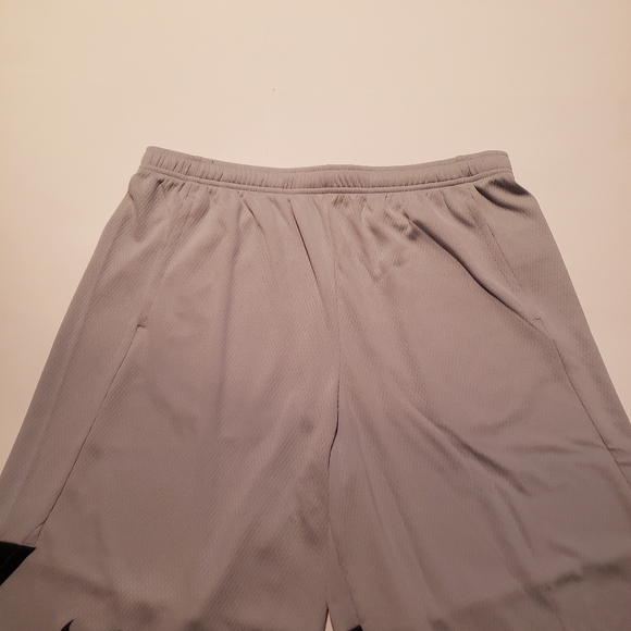 Nike Basketball Shorts Grey - Picture 7 of 16